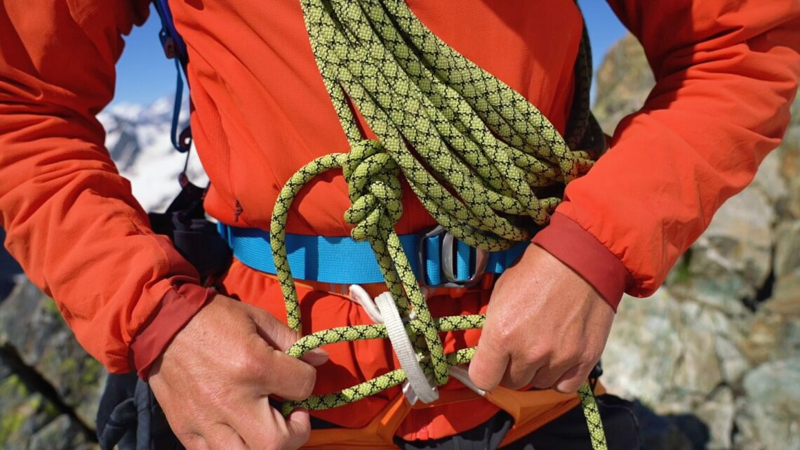 Sind Sie vor einem möglichen Absturz gut angeseilt?